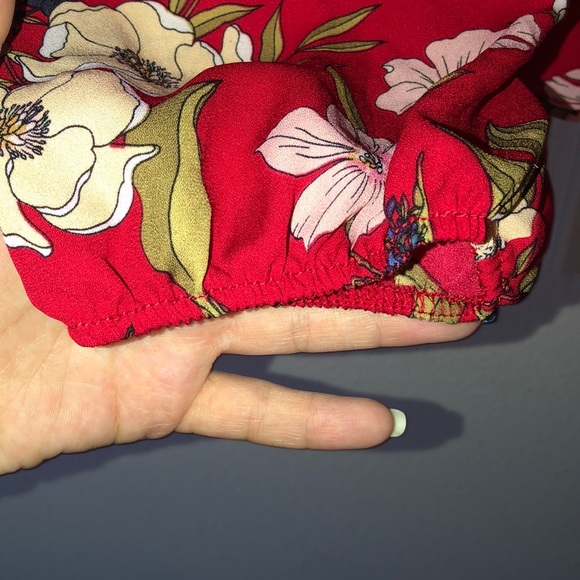 DONATING SOON Heart & Hip floral half sleeve crop top - Picture 2 of 8